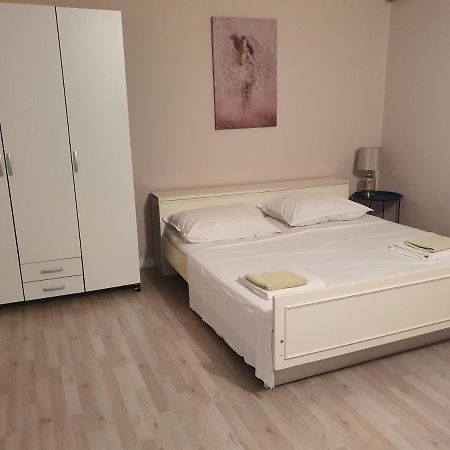 Apartman Luka Apartment Sinj Exterior photo