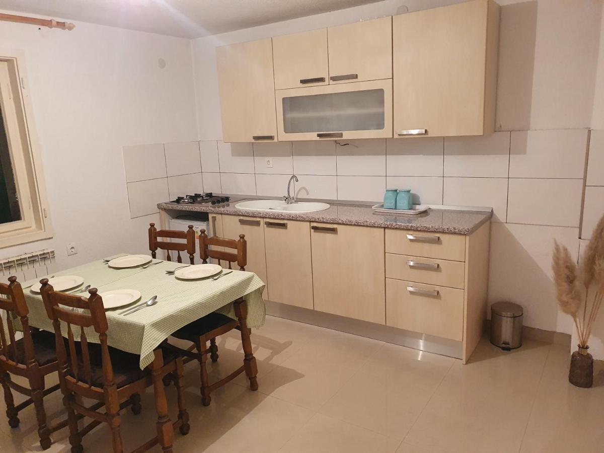 Apartman Luka Apartment Sinj Exterior photo